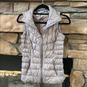 Athleta vest ( synthetic down ) light